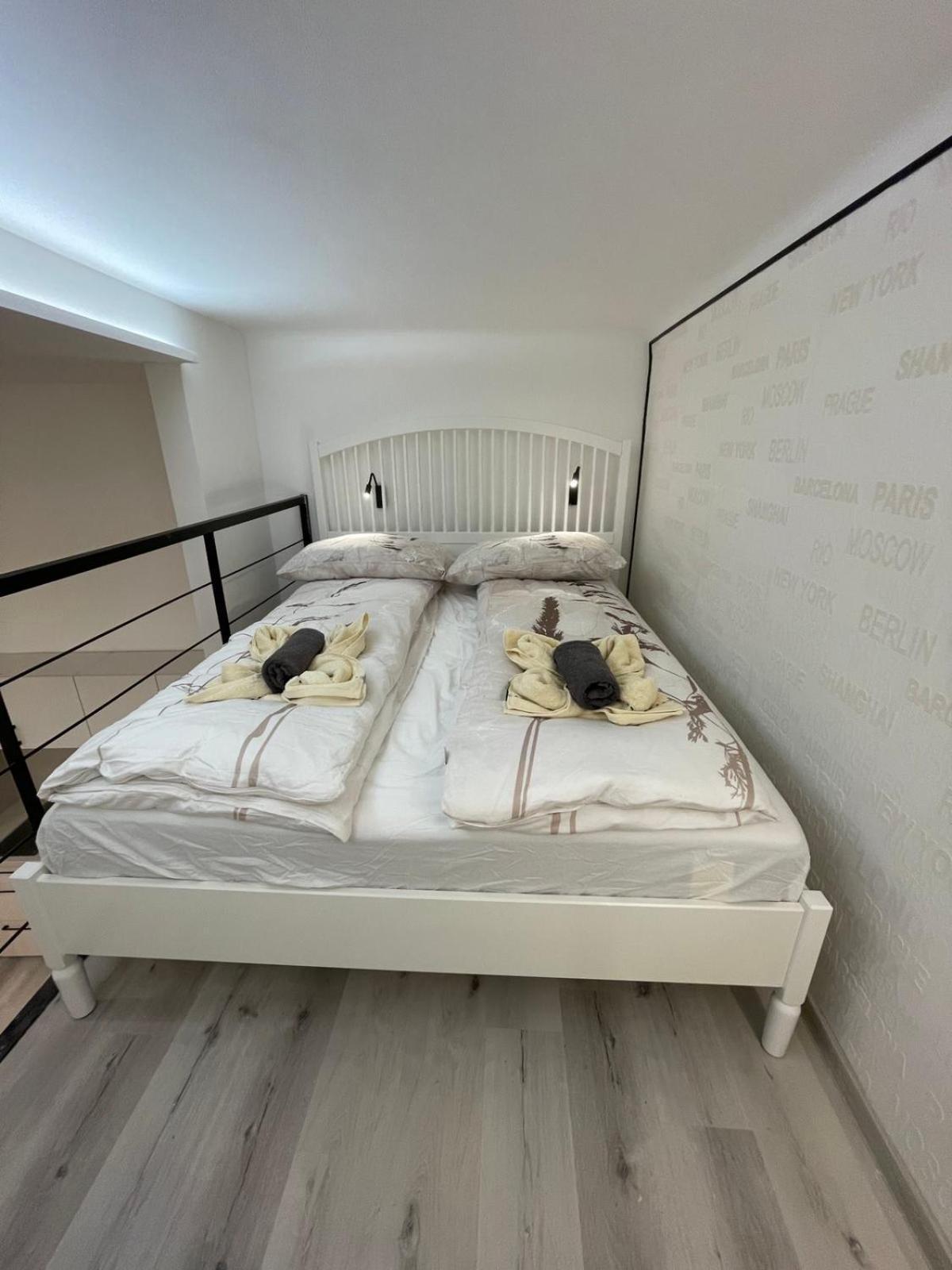 Szekely Apartment Near Deak Ferenc Square With Free Parking In Garage Будапеща Екстериор снимка