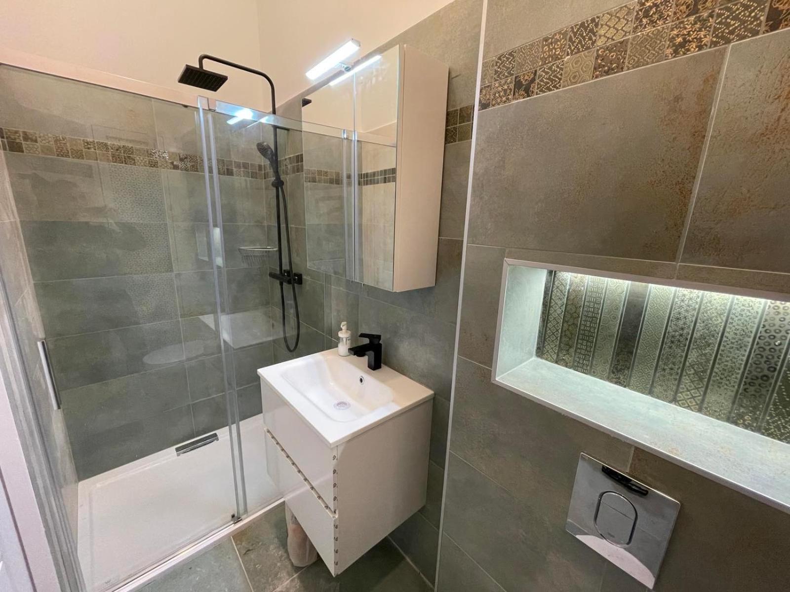 Szekely Apartment Near Deak Ferenc Square With Free Parking In Garage Будапеща Екстериор снимка