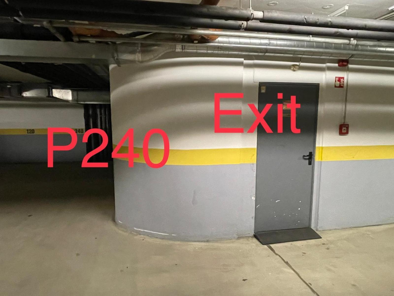 Szekely Apartment Near Deak Ferenc Square With Free Parking In Garage Будапеща Екстериор снимка