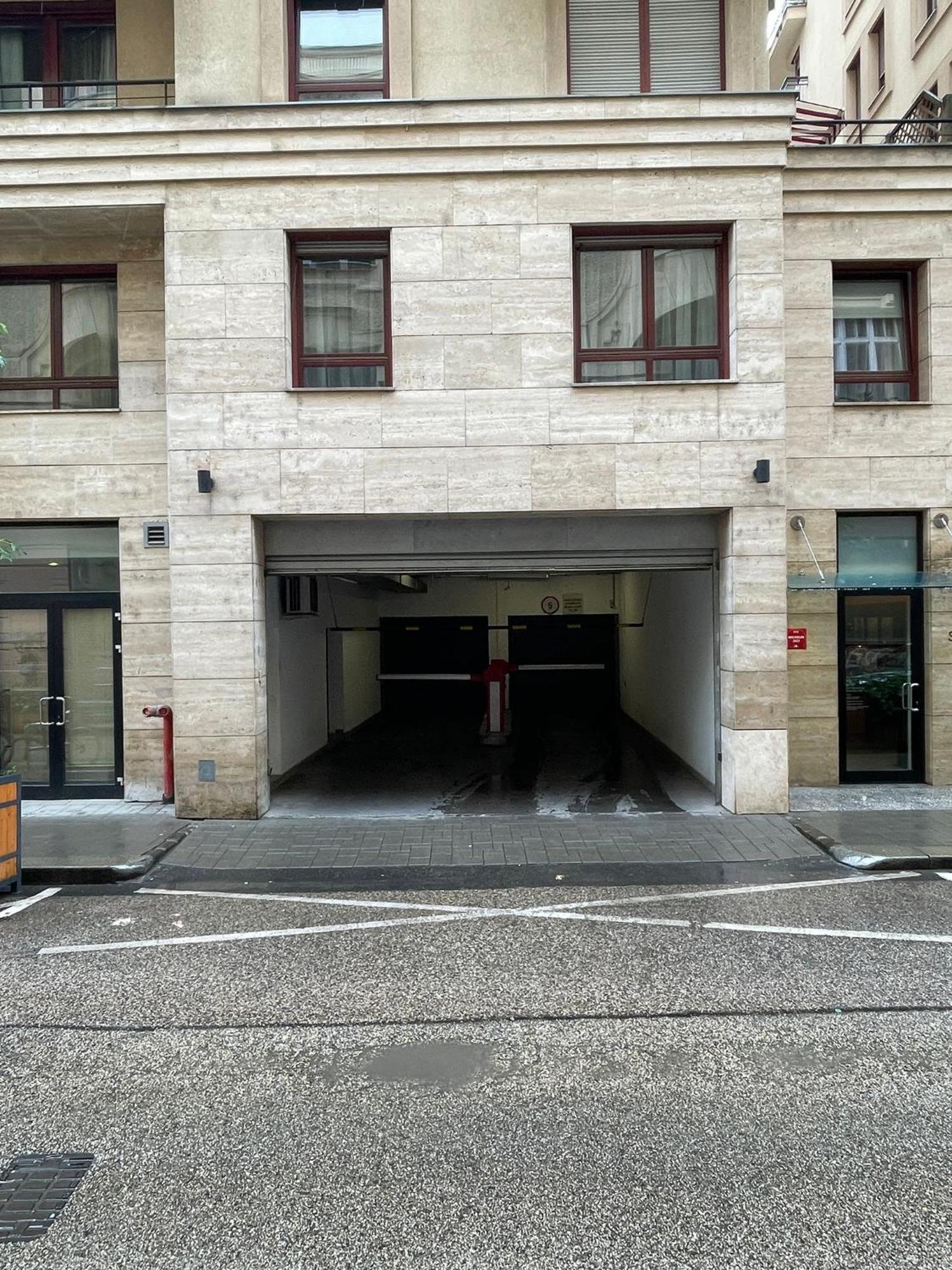Szekely Apartment Near Deak Ferenc Square With Free Parking In Garage Будапеща Екстериор снимка