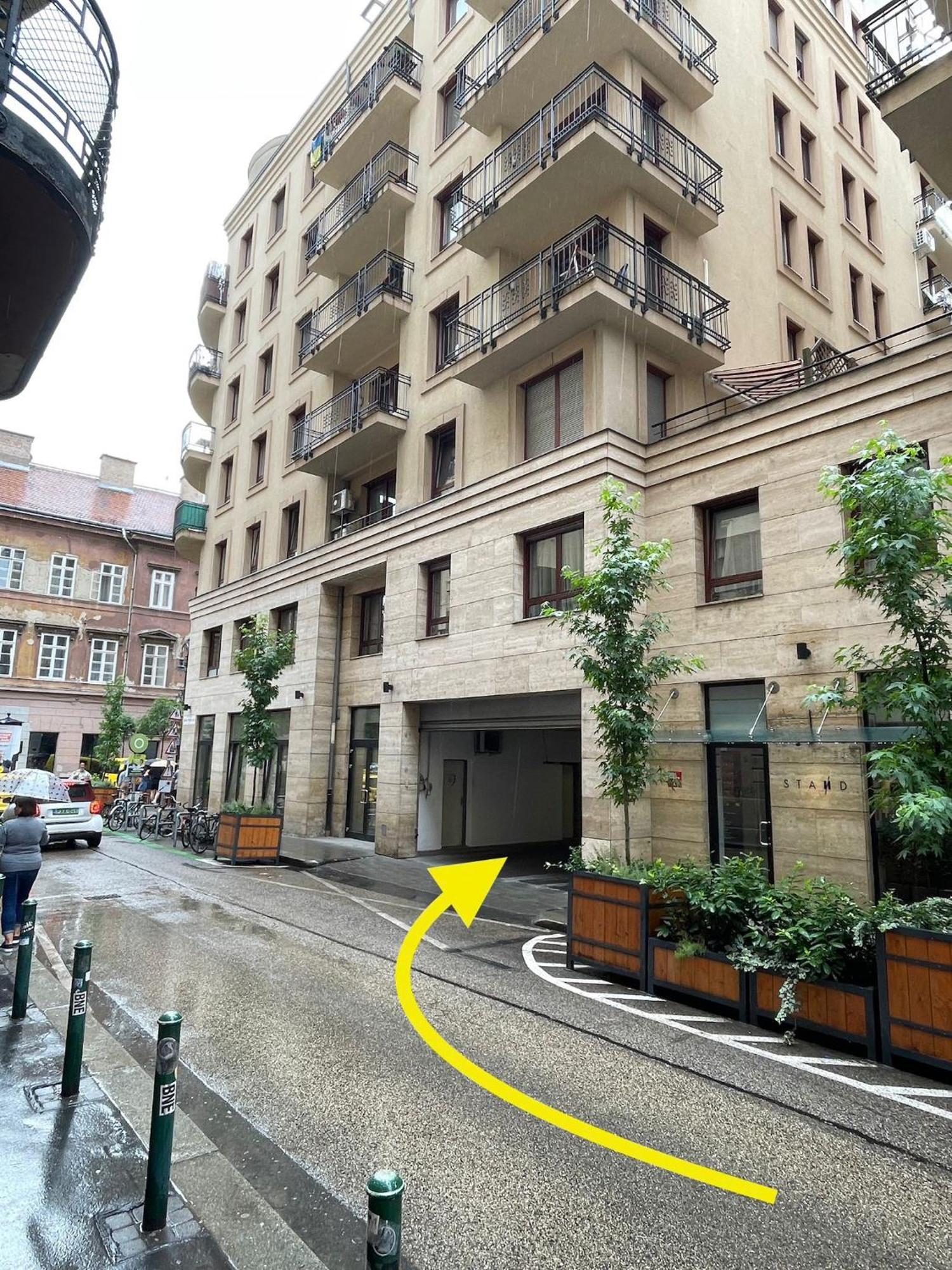 Szekely Apartment Near Deak Ferenc Square With Free Parking In Garage Будапеща Екстериор снимка